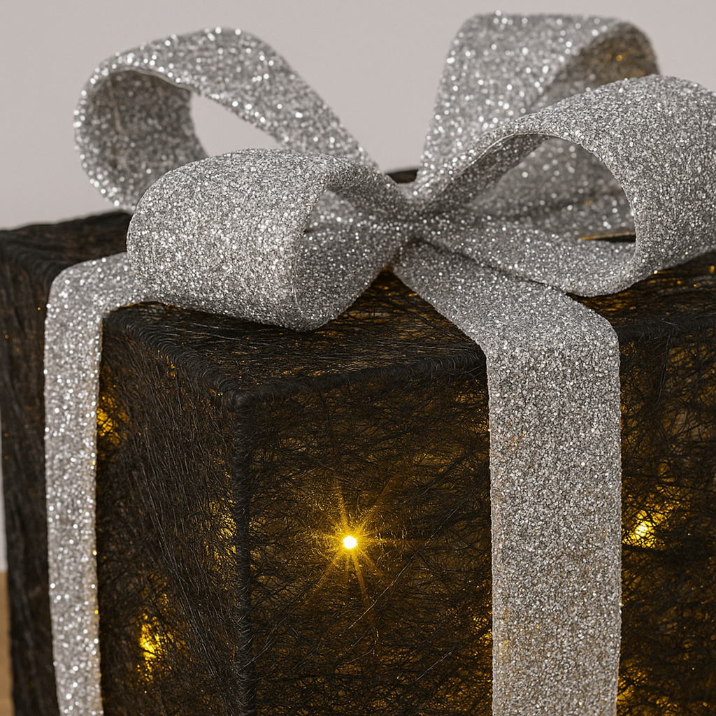LED-Schneemann-mit-3er-Set-Geschenkboxen-warmweiss-Timer-schwarz-silber-led-schneemann-deko-weihnachten-led-geschenkboxen-set-schwarz-silber-warmweiss-timer-innen-beleuchtung-weihnachts_3.png